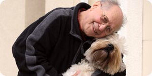 Anciano Con Su Perro Mascota