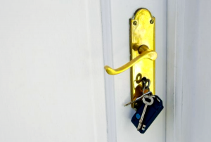 Como Abrir Una Puerta Con Una Tarjeta De Credito 1