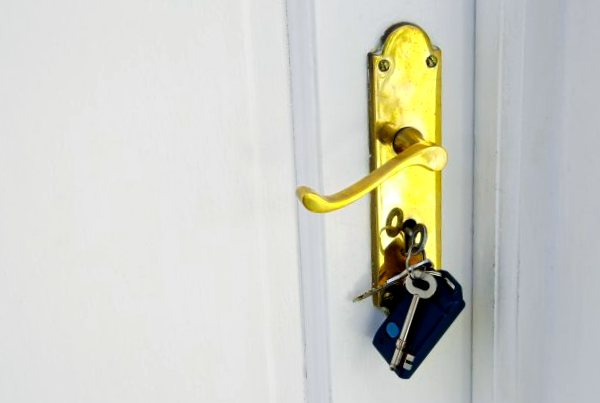 Como Abrir Una Puerta Con Una Tarjeta De Credito 1