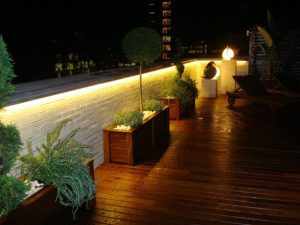 Como Agregar Iluminacion Ambiental A Su Patio Trasero