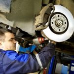 Como Ajustar Los Frenos De Un Automovil