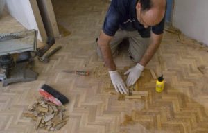 Como Arreglar Huecos En Suelos De Madera E1619427730533