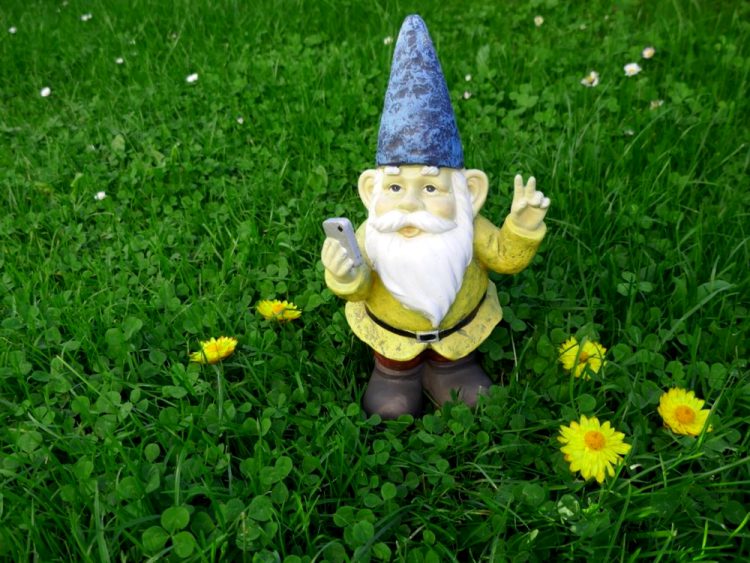 Como Decorar Gnomos De Hormigon Y Otros Adornos De Jardin
