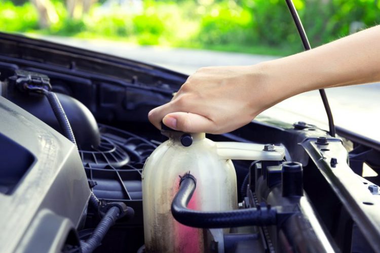 Como Detectar Fugas De Aceite De Coche 1
