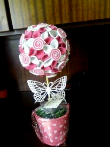 Como Hacer Centros De Mesa Con Bolas De Topiario De Rosas