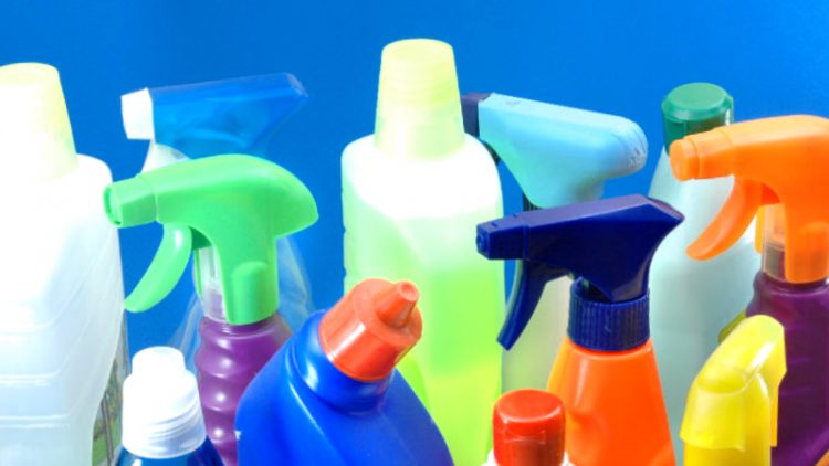 Como Limpiar Un Derrame De Productos Quimicos Domesticos