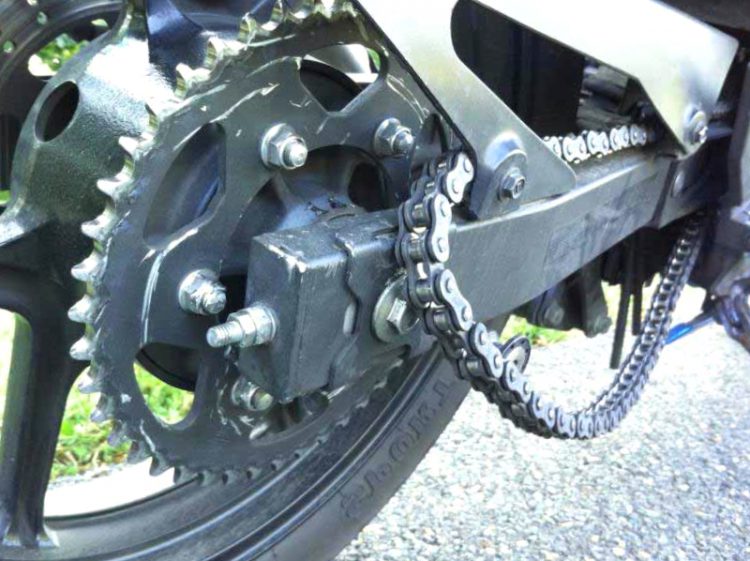 Como Lubricar La Cadena De Su Motocicleta 1