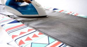 Como Planchar Una Camisa De Vestir En Una Tabla De Planchar