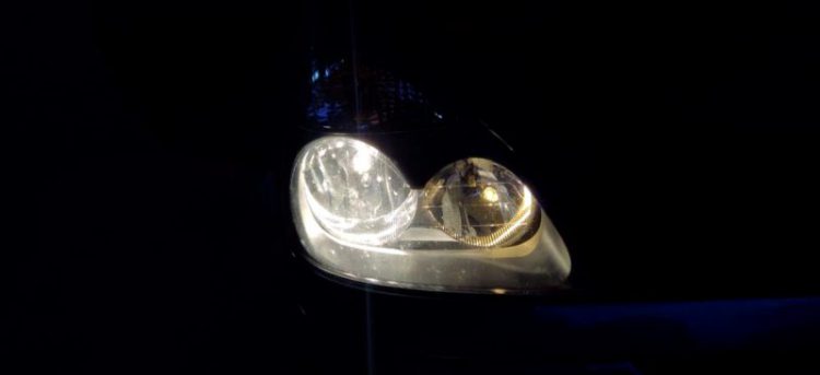 Como Reemplazar Un Faro De Automovil