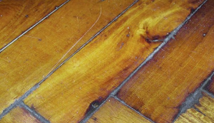 Como Restaurar Manchas Gastadas En Suelos De Madera Con Acabado
