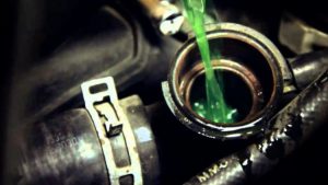 Como Verificar Y Agregar Liquido De Radiador 3